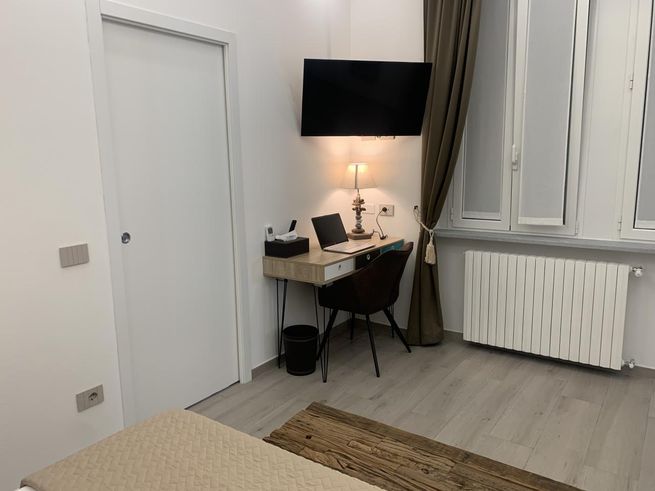 Postazione lavoro nell'appartamento per trasferte lavoro Milano