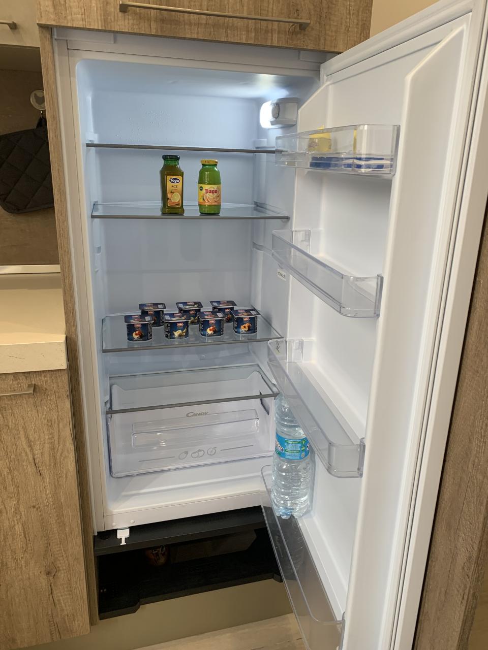 Frigorifero e cucina completa dell'alloggio Ripa 150