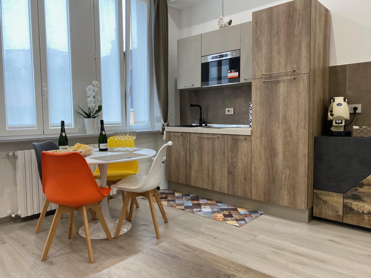 Cucina attrezzata per soggiorni brevi a Milano